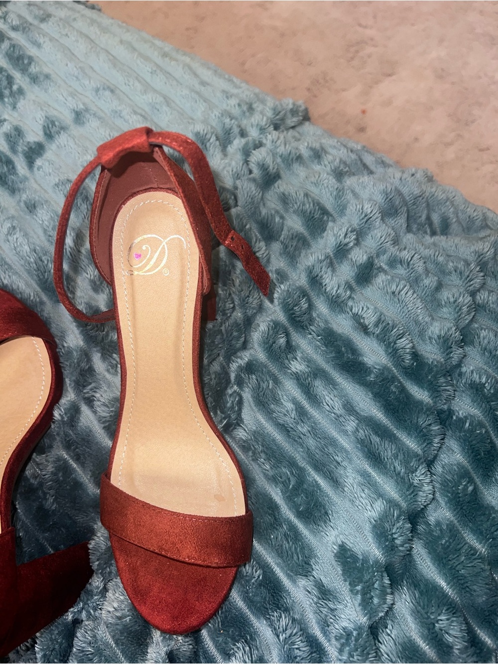VINCE CAMUTO Red Burgundy Block Heel Ankle Strap Sandals 38 8 - Picture 4 of 14